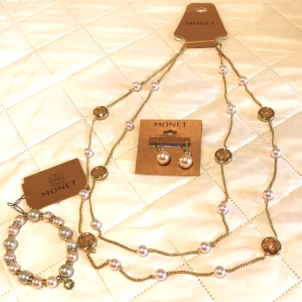 Monet costume jewelry set, necklace, bracelet and earrings.